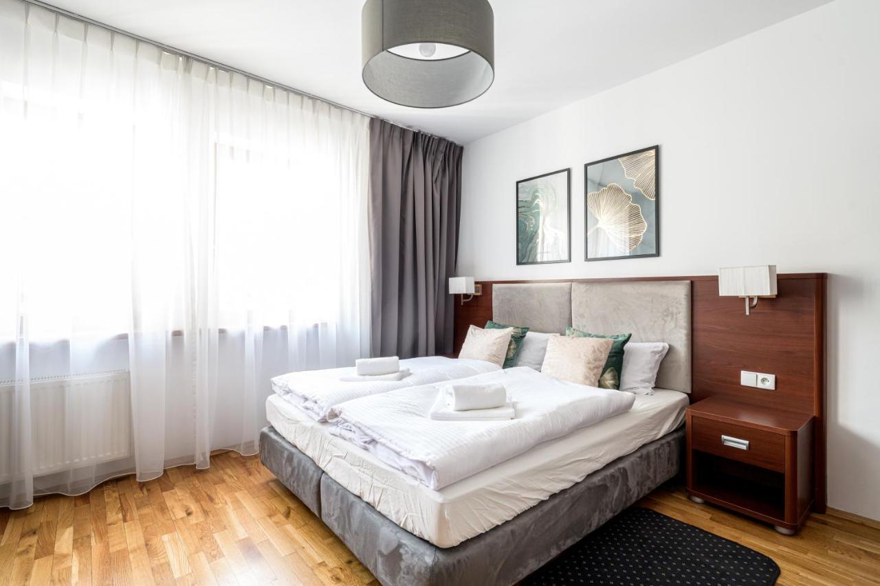 On/Set Aparthotel Krasków Εξωτερικό φωτογραφία