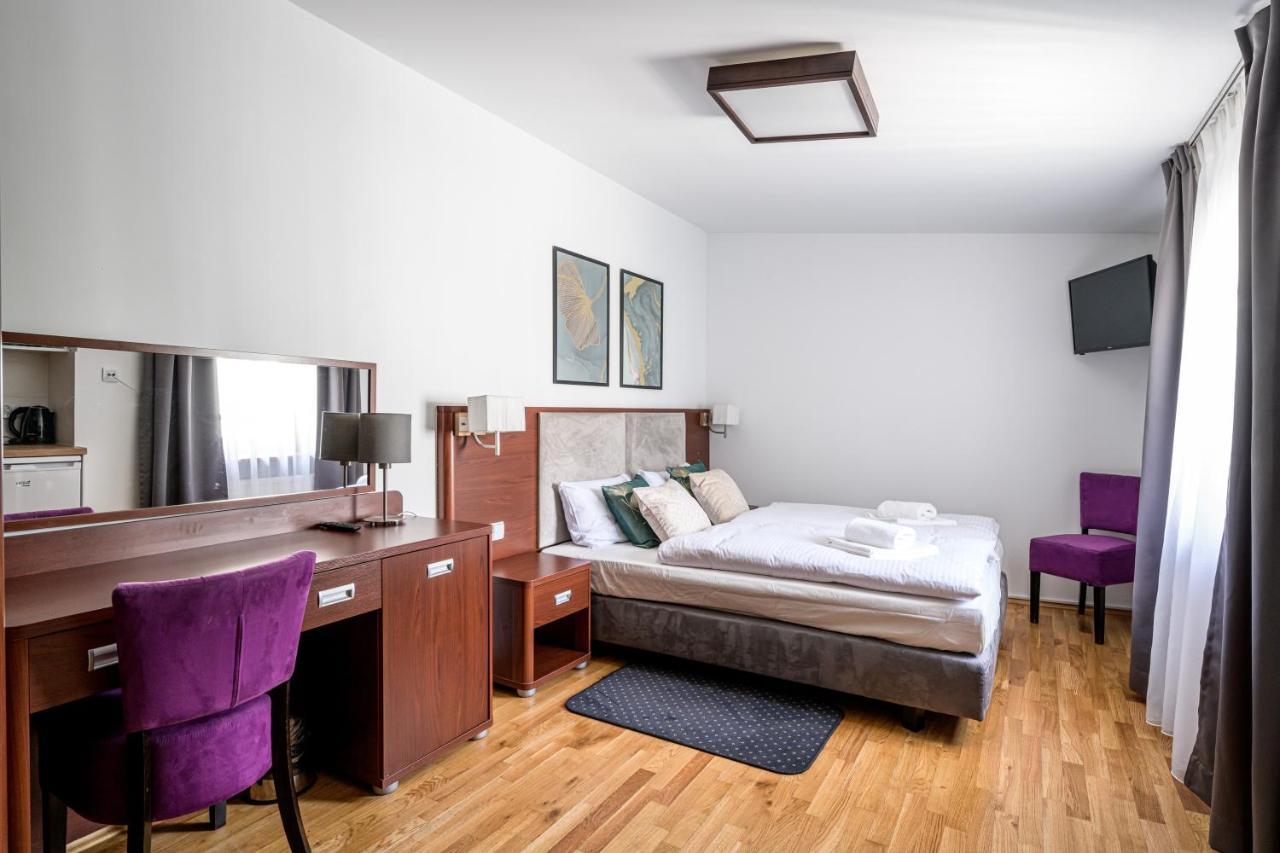 On/Set Aparthotel Krasków Εξωτερικό φωτογραφία