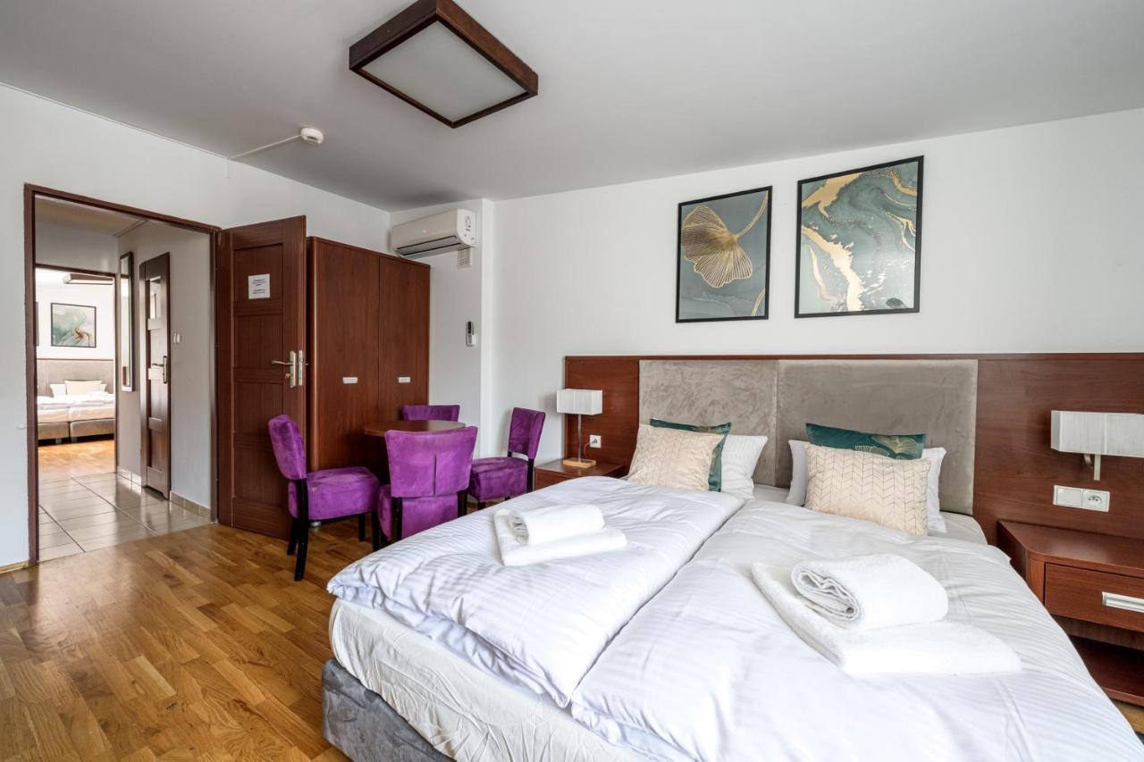 On/Set Aparthotel Krasków Εξωτερικό φωτογραφία