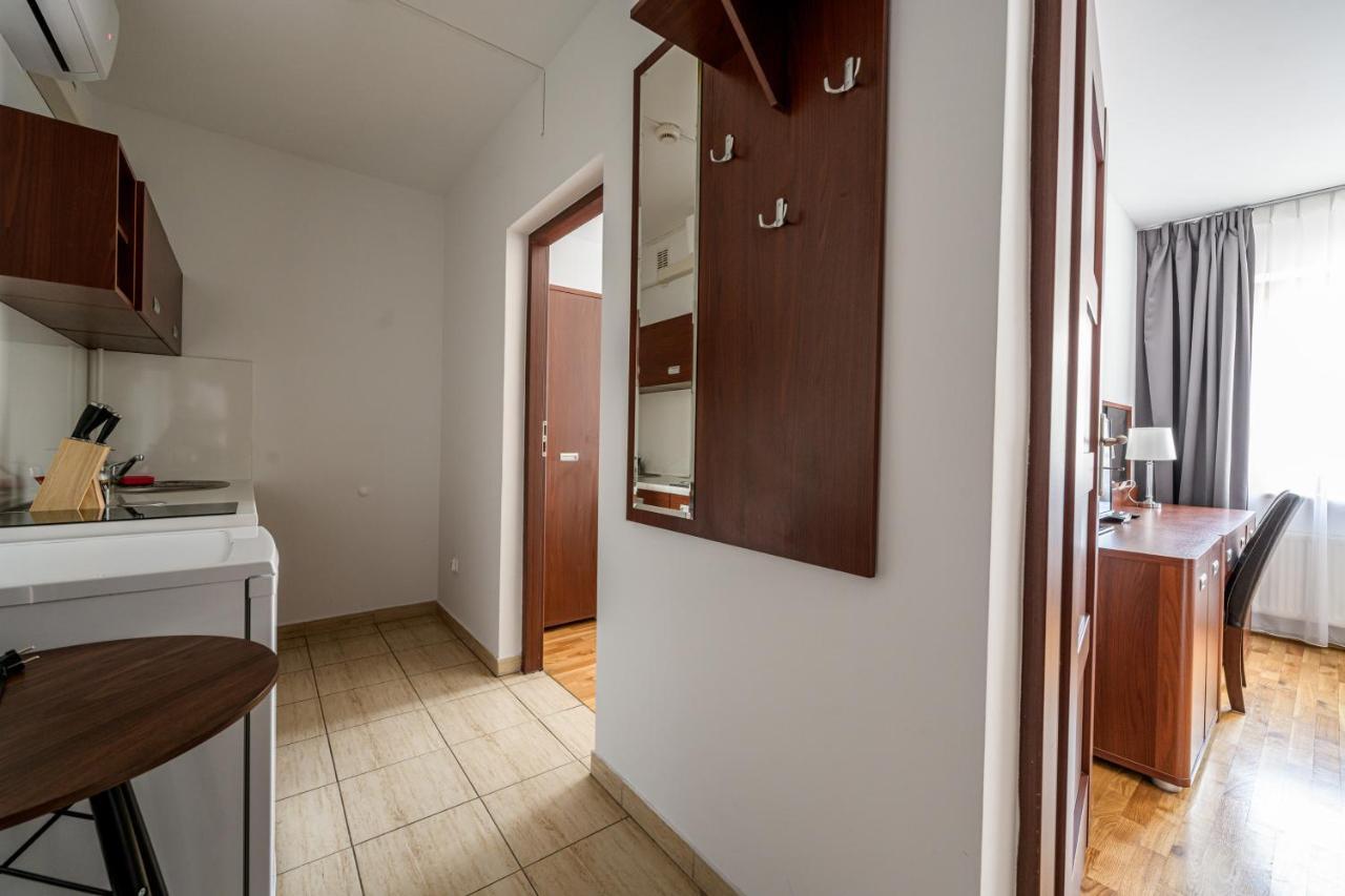 On/Set Aparthotel Krasków Εξωτερικό φωτογραφία