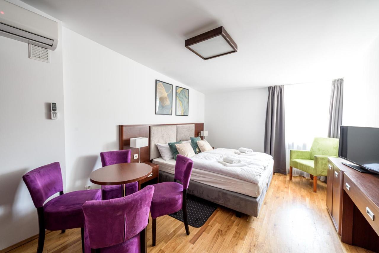 On/Set Aparthotel Krasków Εξωτερικό φωτογραφία