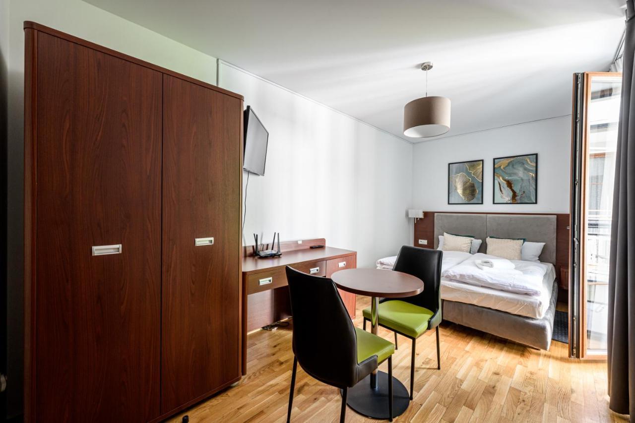 On/Set Aparthotel Krasków Εξωτερικό φωτογραφία