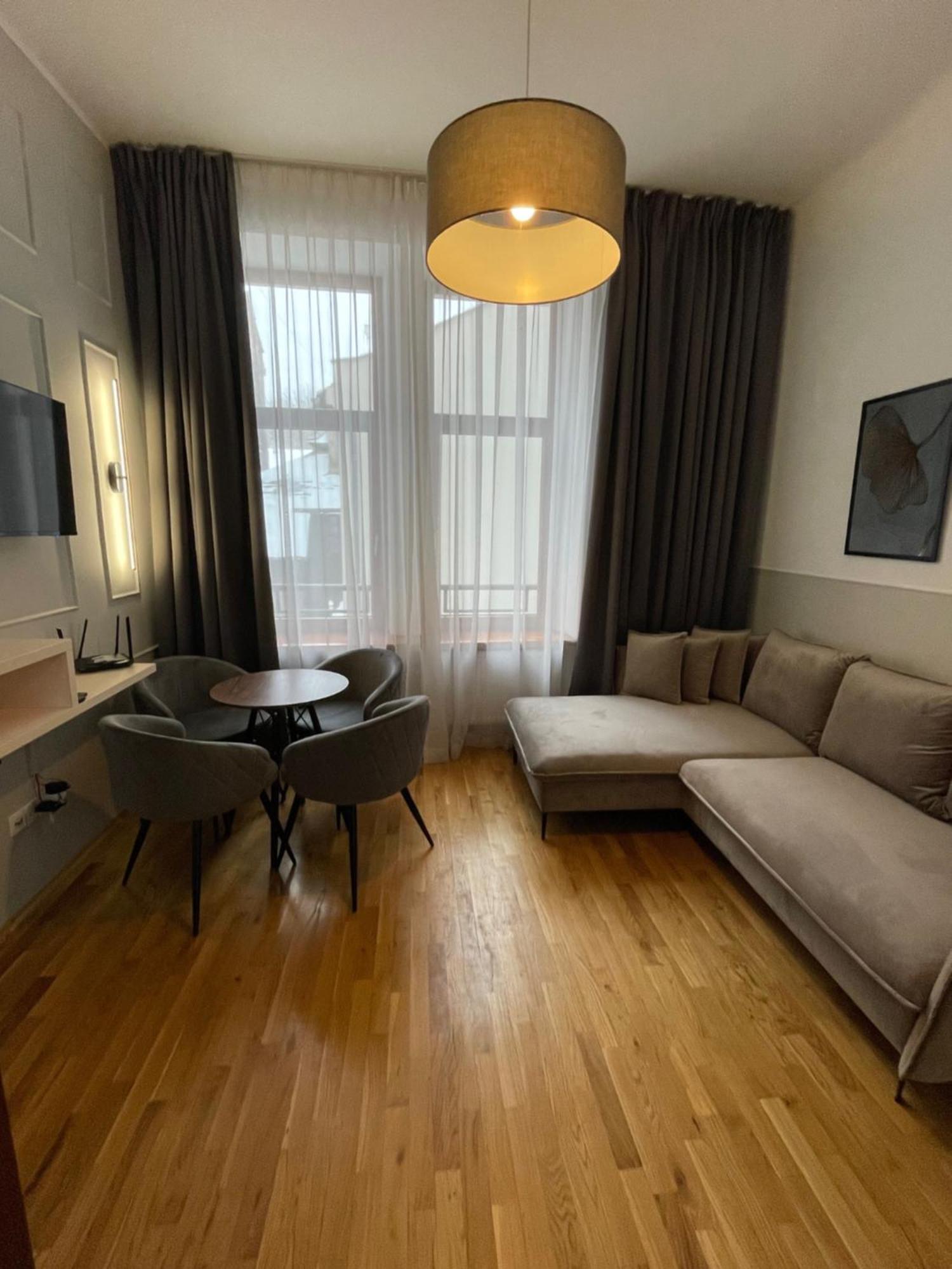 On/Set Aparthotel Krasków Εξωτερικό φωτογραφία