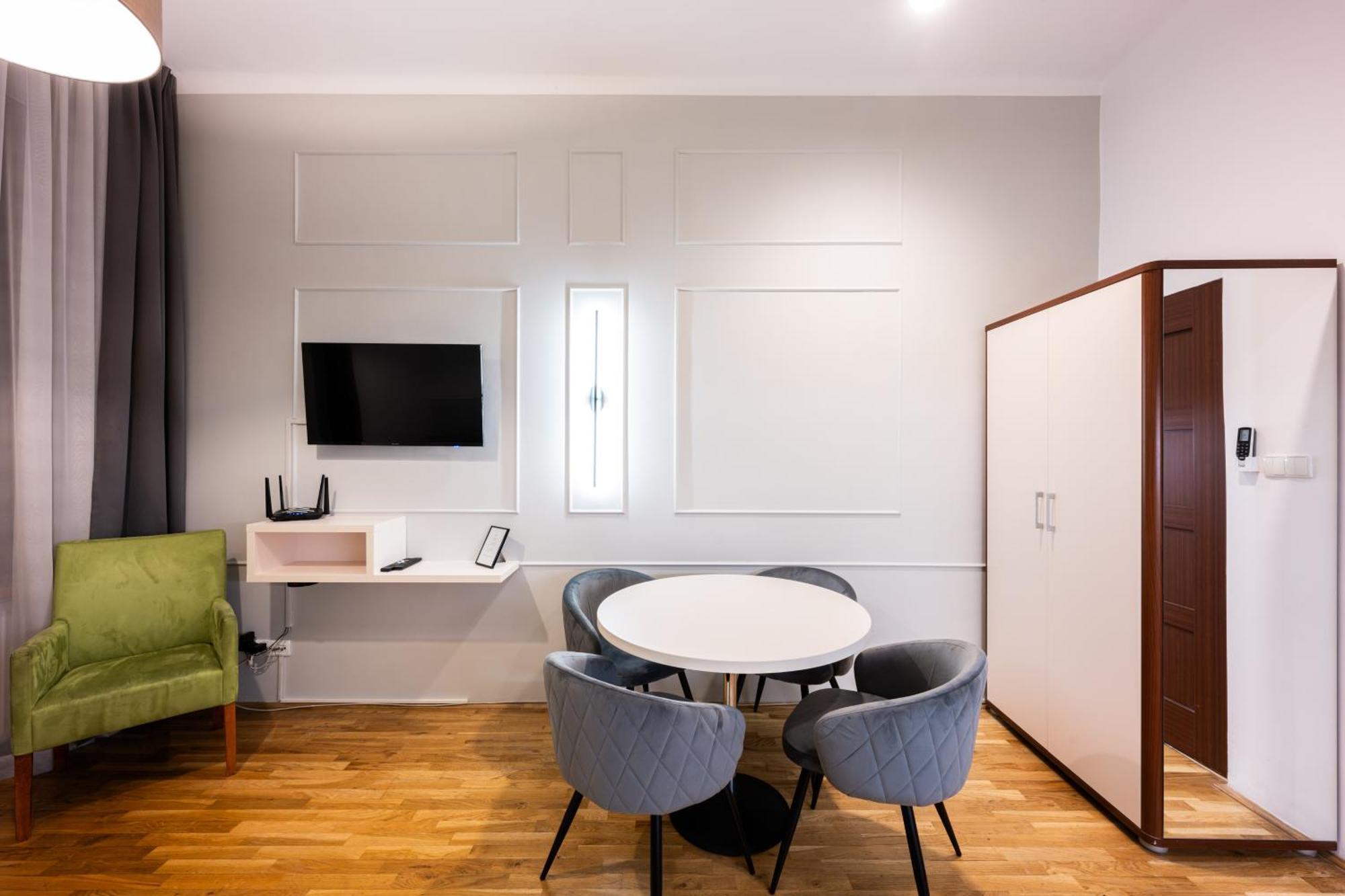On/Set Aparthotel Krasków Εξωτερικό φωτογραφία