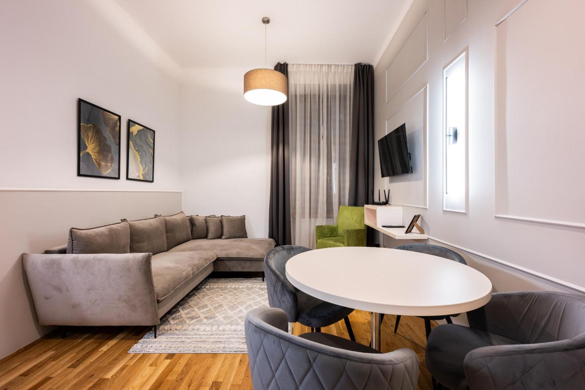 On/Set Aparthotel Krasków Εξωτερικό φωτογραφία