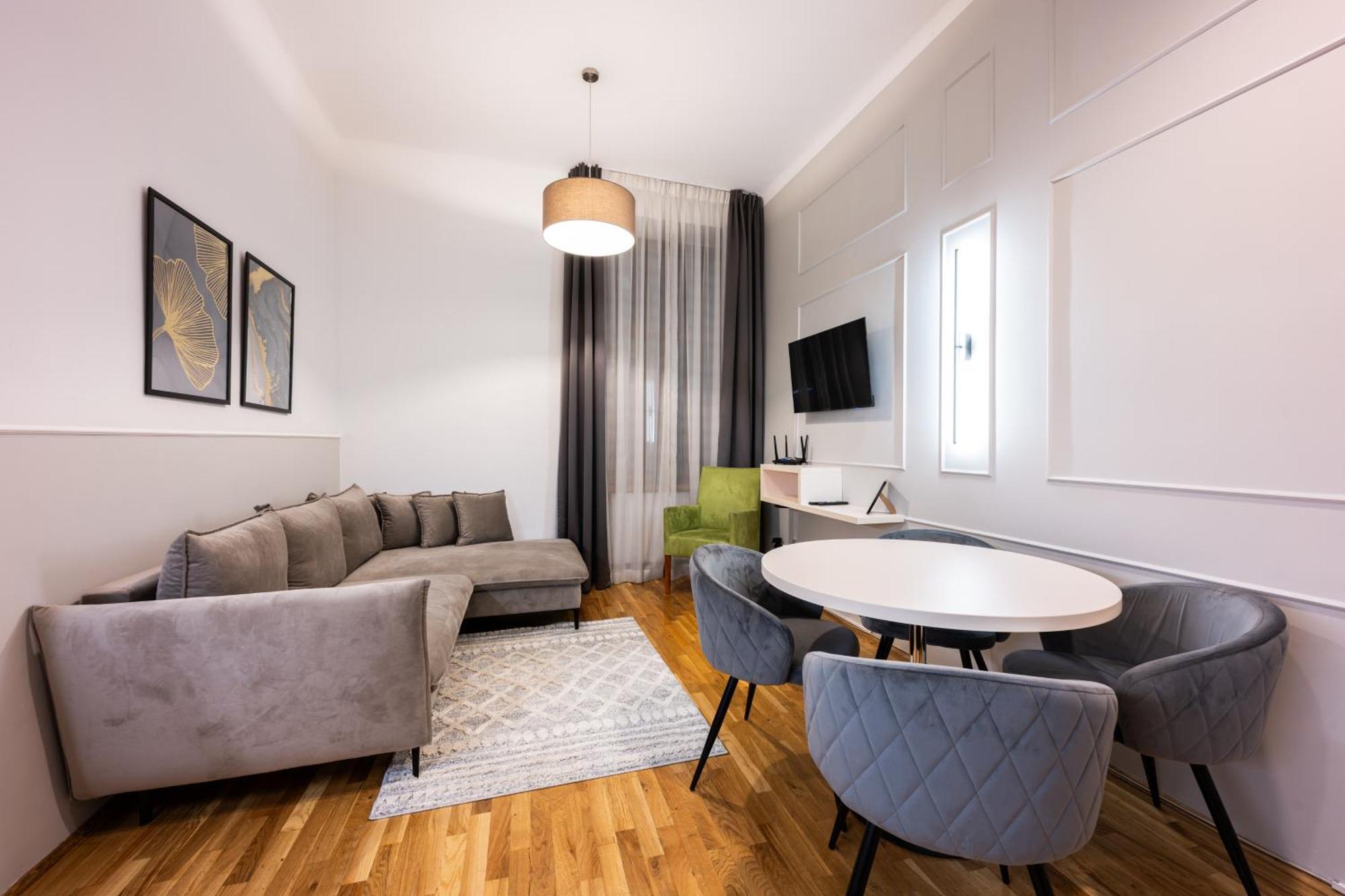 On/Set Aparthotel Krasków Εξωτερικό φωτογραφία